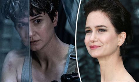 Katherine Waterston Nude – Pics and Videos .